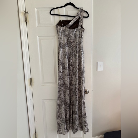 Cachè Silver Snake Clear Sequin Evening Gown - Picture 8 of 8